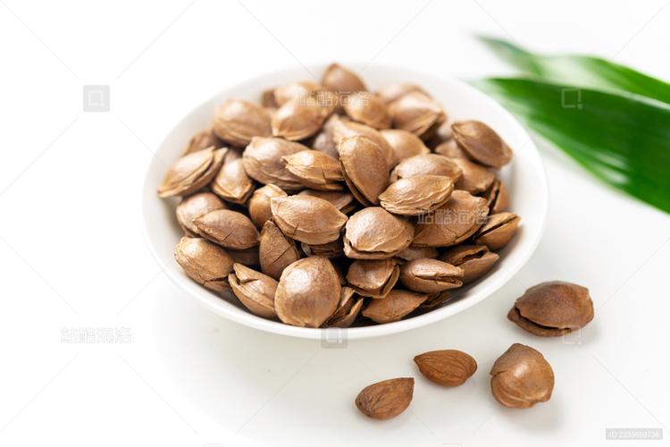 保健食品杏仁特寫白色背景